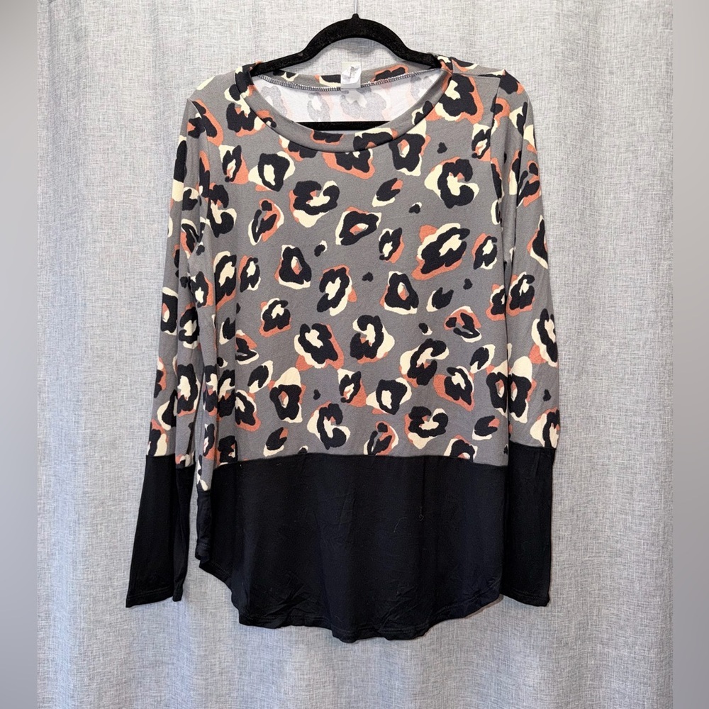 Sew in Love Woman's Animal Print top Large